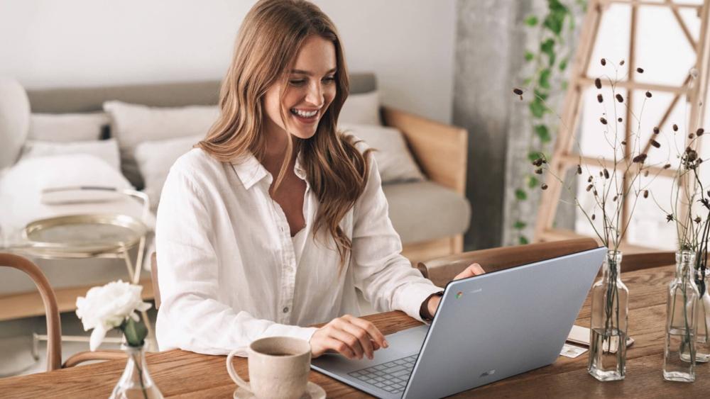 A Woman working on an Asus Chromebook Standard at a home desk