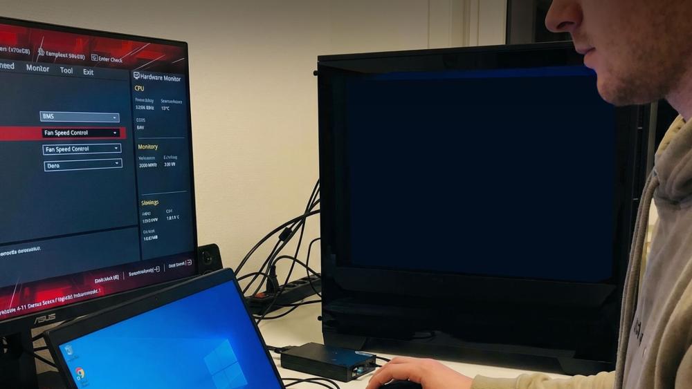 User checking BIOS fan control settings to diagnose a non-spinning case fan