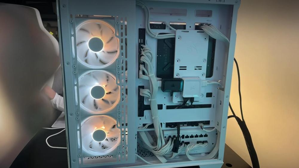 Corsair 3500 Series cable management and rear fan layout