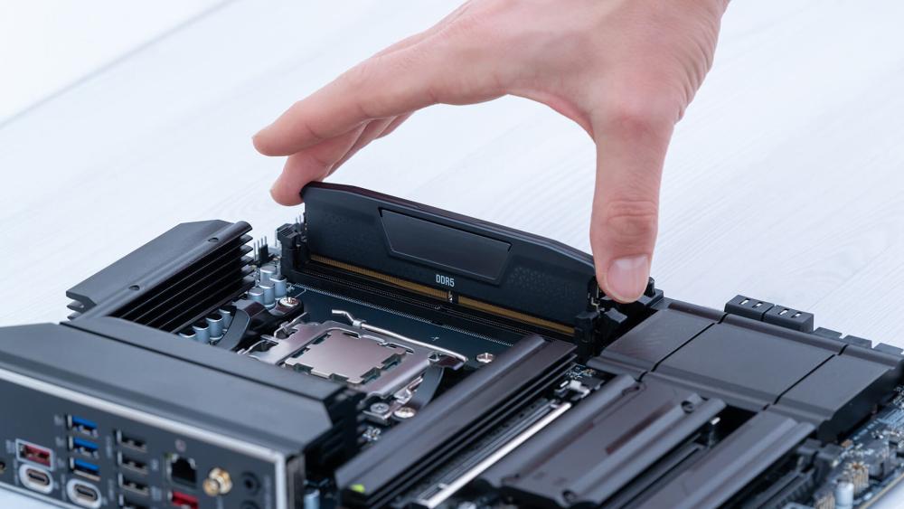 DDR5 dual-channel RAM installed in A2 and B2 slots on motherboard