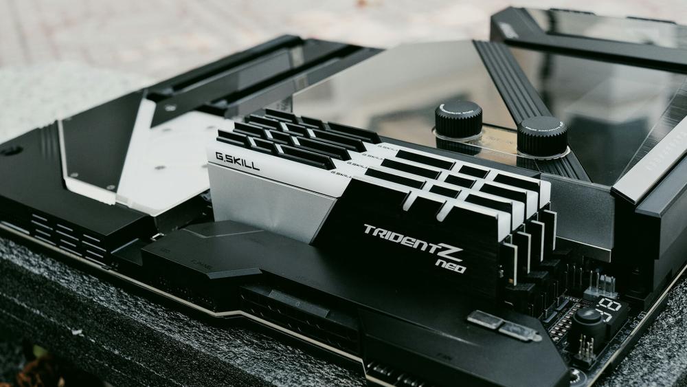 Reseating DDR5 RAM module to fix no POST and detection issues