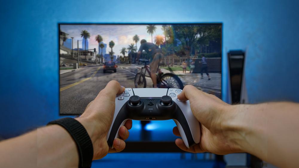 Fan enjoying GTA 5 while waiting for GTA 6 release