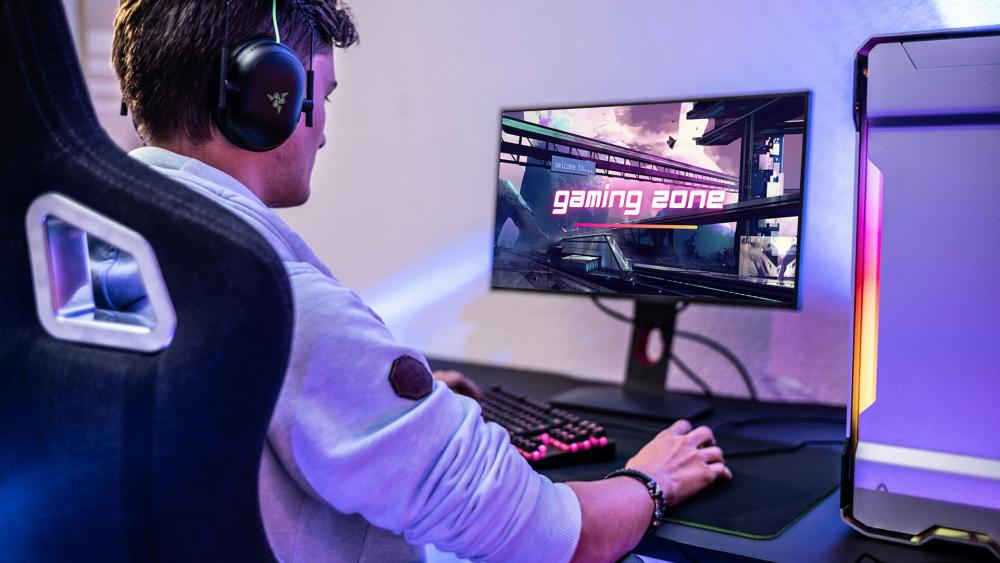 Gamer playing on PC setup while comparing 144Hz vs 240Hz