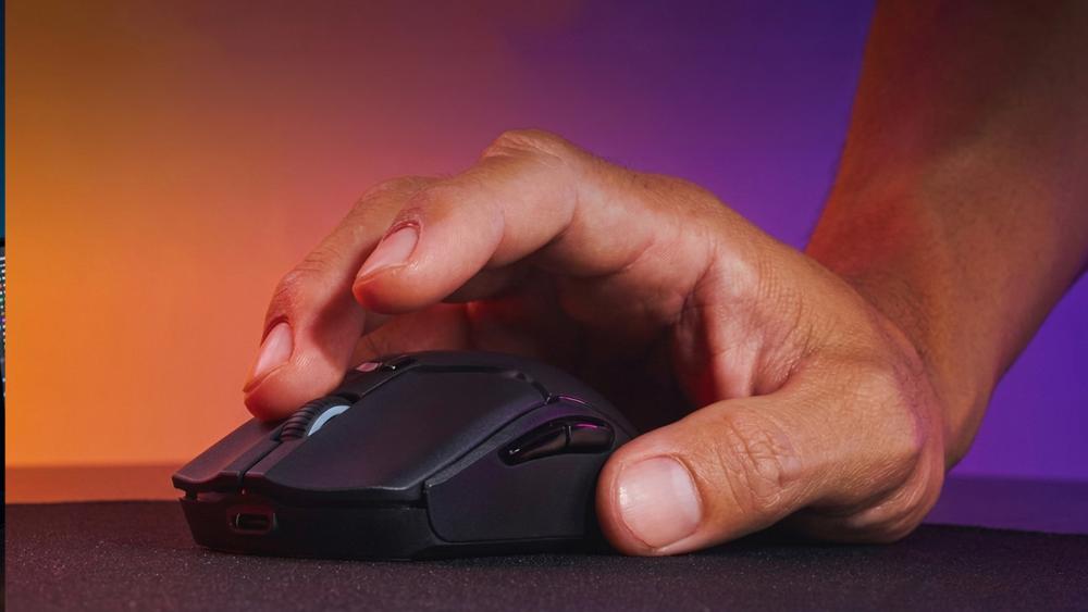 d gripping gaming mouse showing control and responsiveness