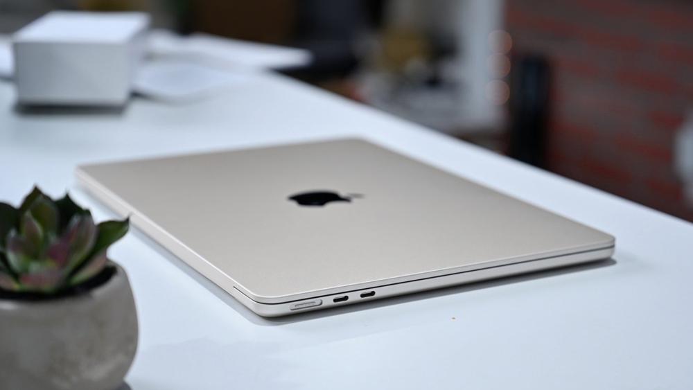 Closed MacBook Air showing slim design and aluminium finish