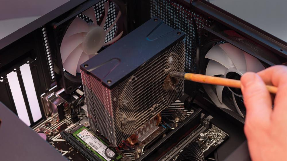 User cleaning dust from PC heatsink and fans to improve GPU stability